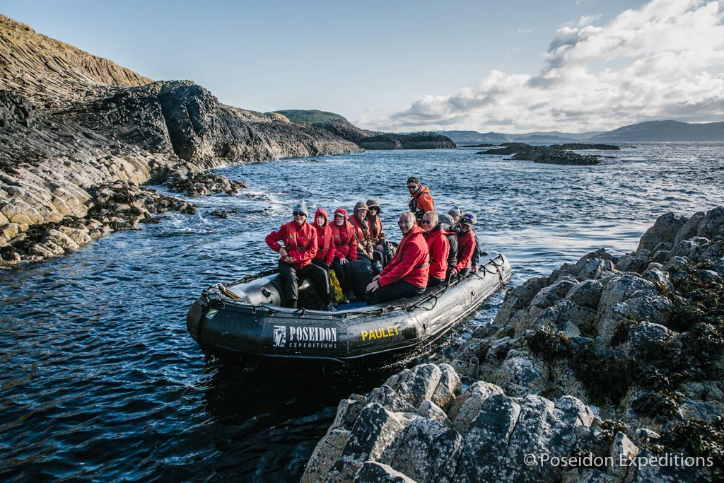 Paseo en zodiac o bote de goma con Poseidon expediciones por las islas britanicas